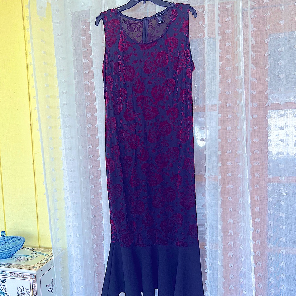 Mesh maxi dress with velvet floral print